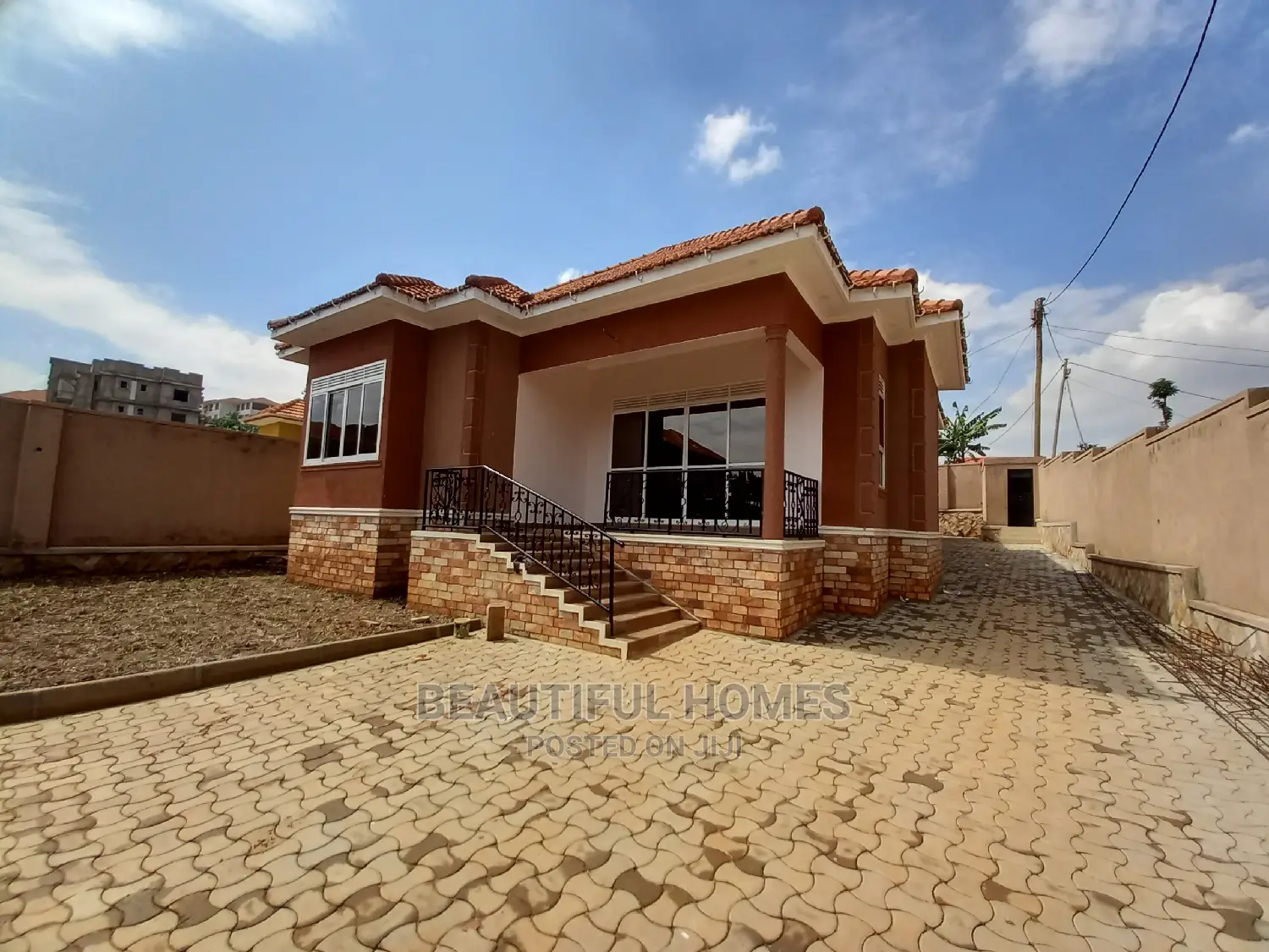 Furnished 4bdrm House in Kira Tarmack for Sale