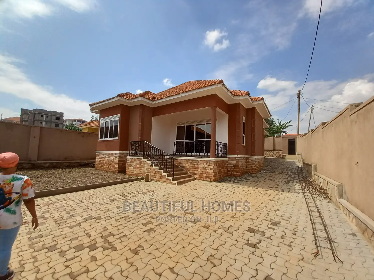 Furnished 4bdrm House in Kira Tarmack for Sale