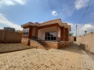 Furnished 4bdrm House in Kira Tarmack for Sale