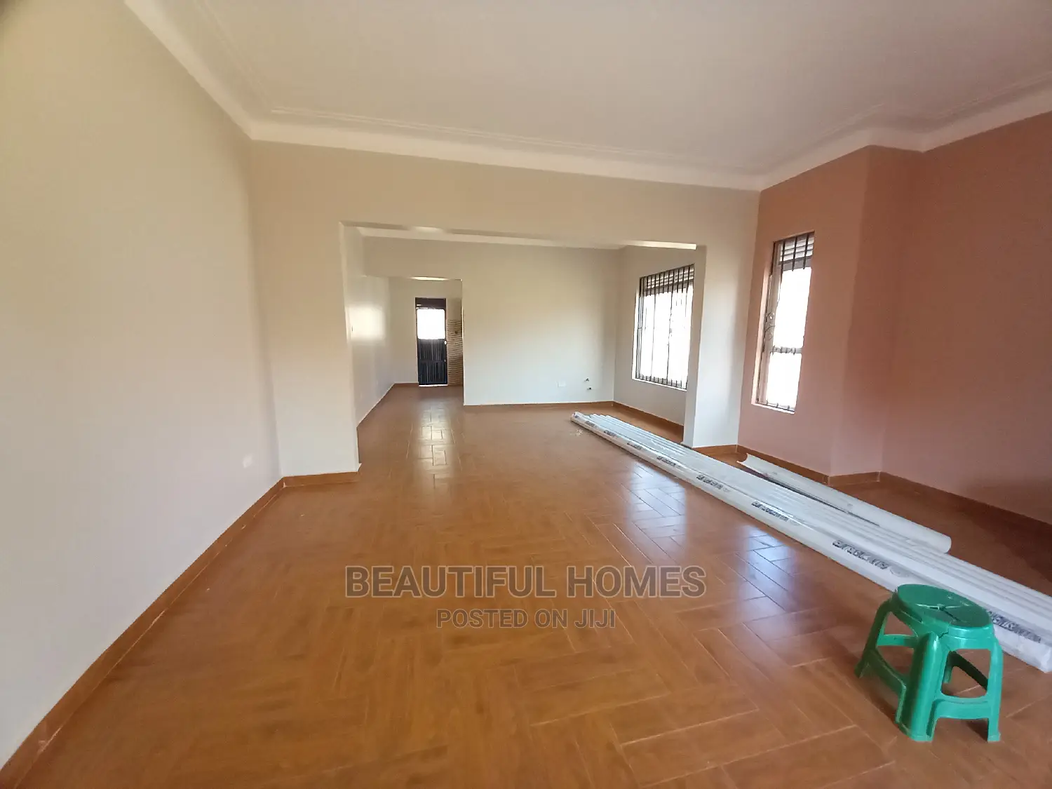 Furnished 4bdrm House in Kira Tarmack for Sale