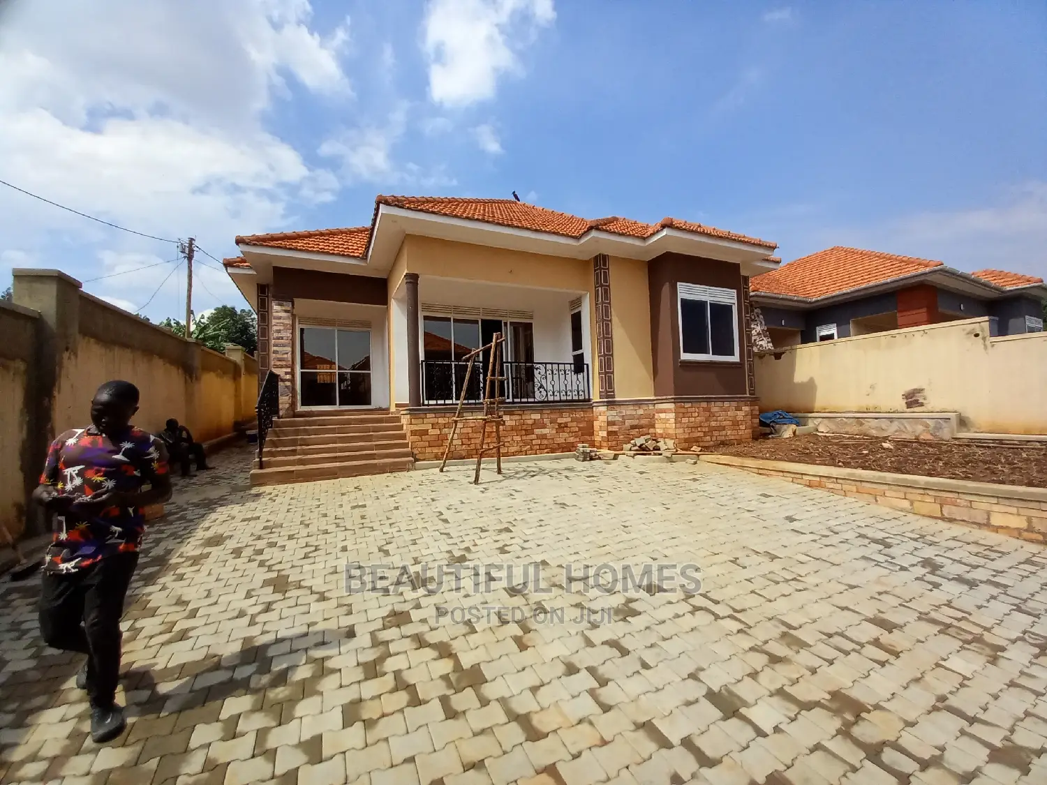 Furnished 4bdrm House in Corporate Estate, Kira for Sale