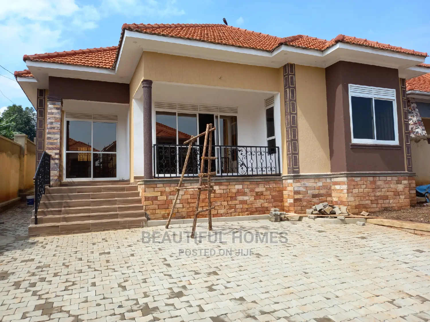 Furnished 4bdrm House in Corporate Estate, Kira for Sale