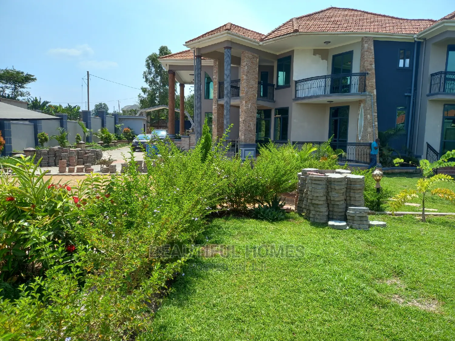 Furnished 7bdrm Mansion in Kira, Central Division for Sale