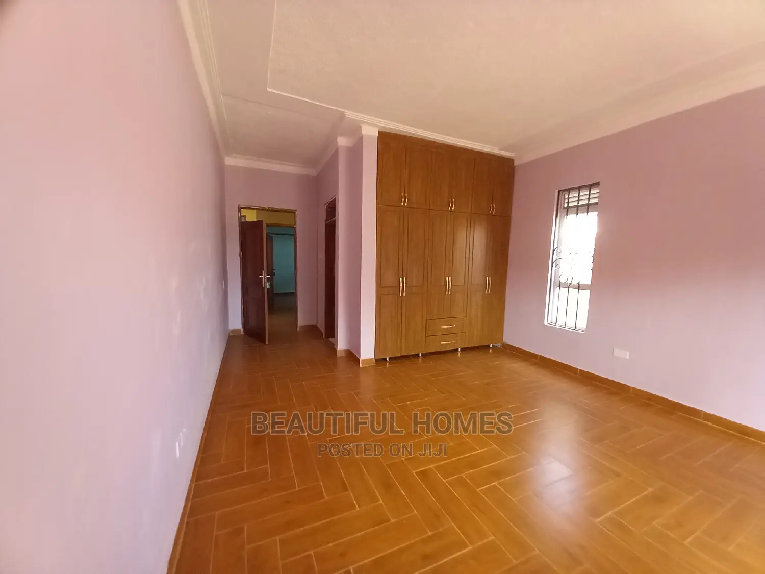 Furnished 4bdrm Bungalow in Kira Tarmack, Central Division for Sale