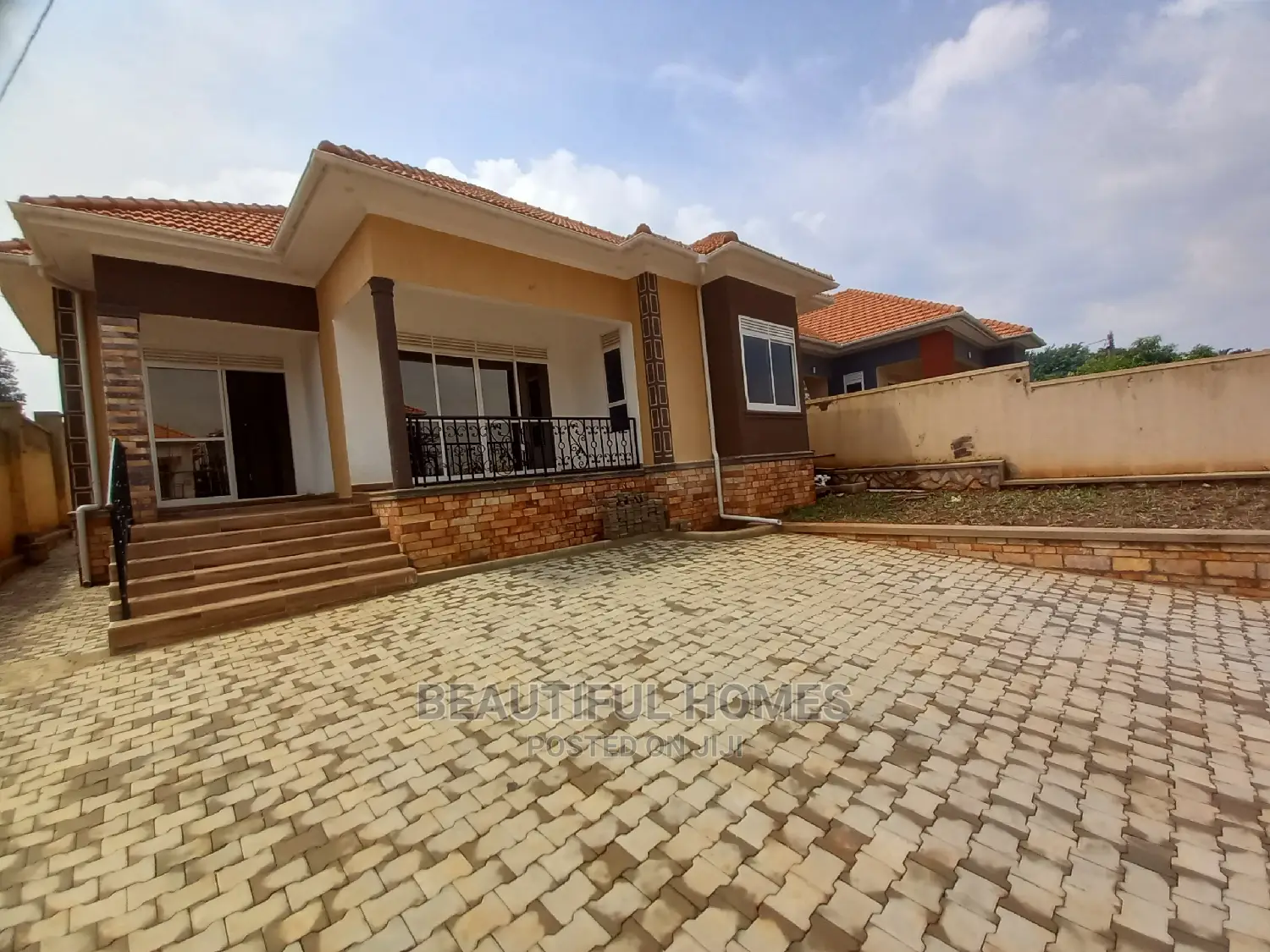 Furnished 4bdrm Bungalow in Kira Tarmack, Central Division for Sale