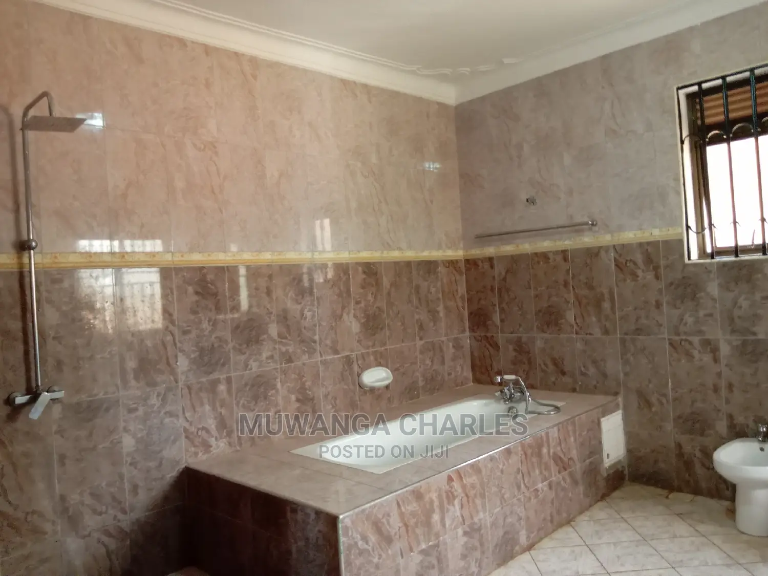 5bdrm Duplex in Fs Properties Ltd, Central Division for Rent