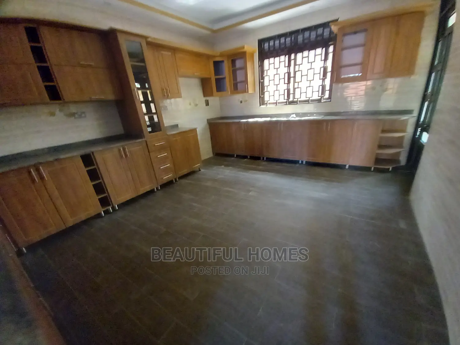 Furnished 7bdrm Mansion in Najjera, Central Division for Sale