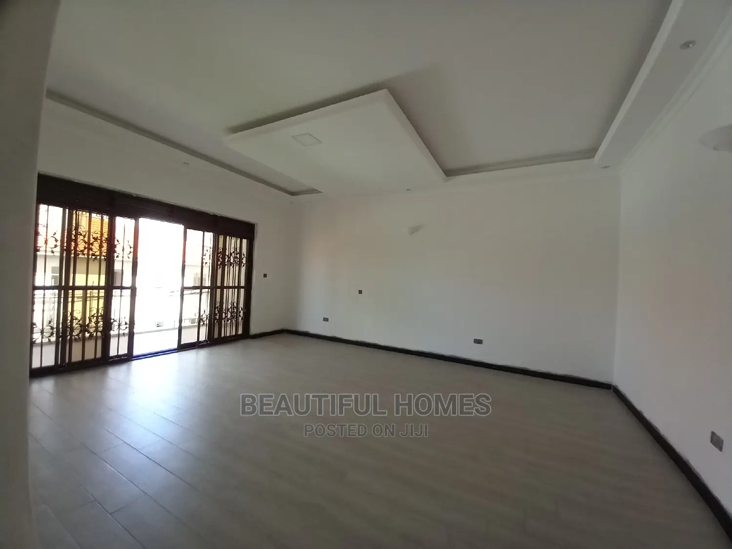 Furnished 6bdrm Mansion in Kira for Sale