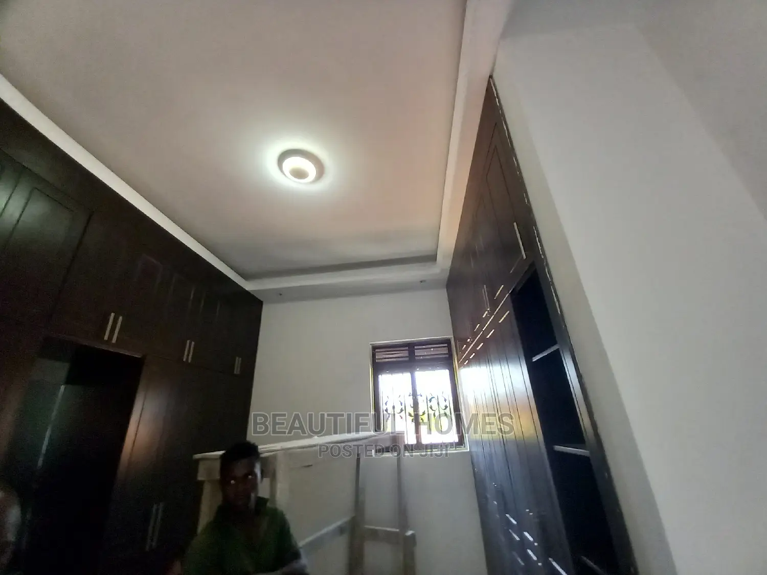 Furnished 6bdrm Mansion in Kira for Sale