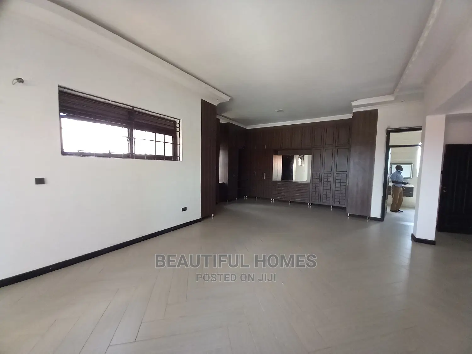 Furnished 6bdrm Mansion in Corporate Heights, Kira for Sale