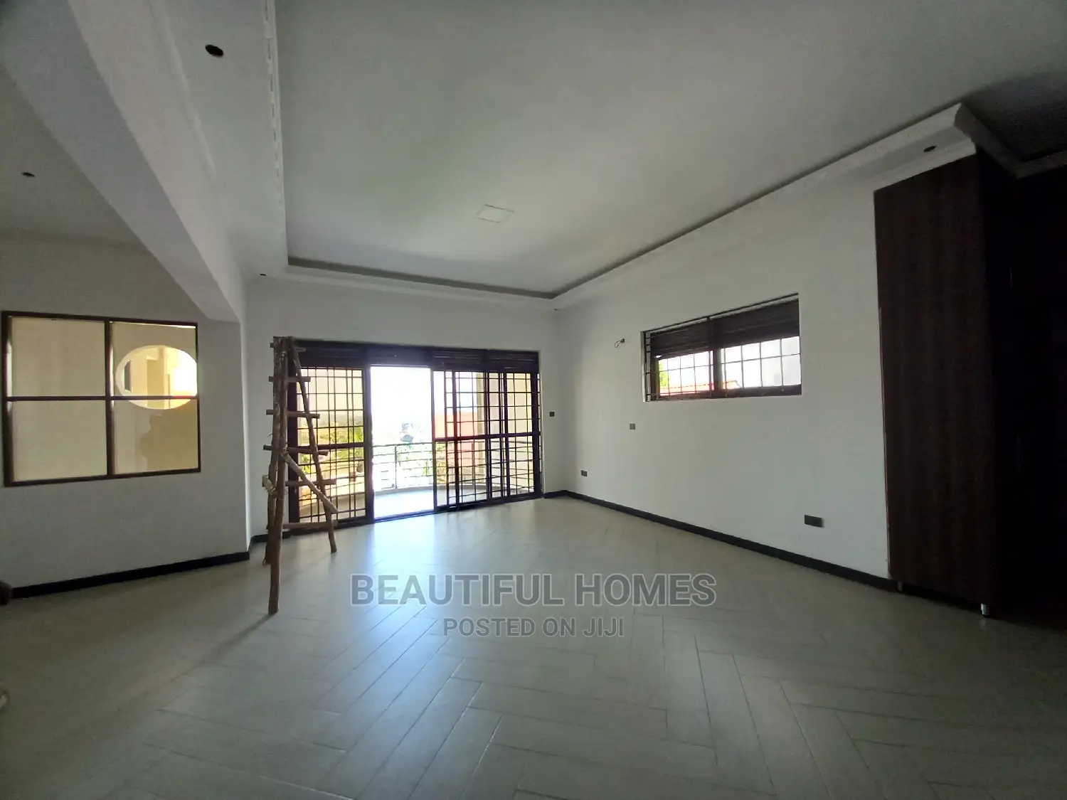 Furnished 6bdrm Mansion in Kira for Sale