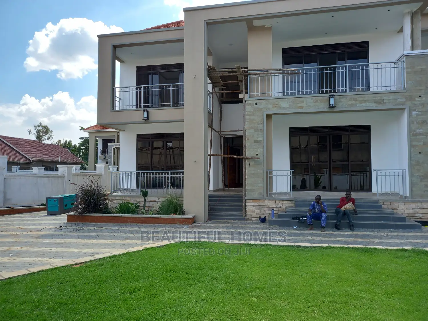 Furnished 6bdrm Mansion in Kira for Sale