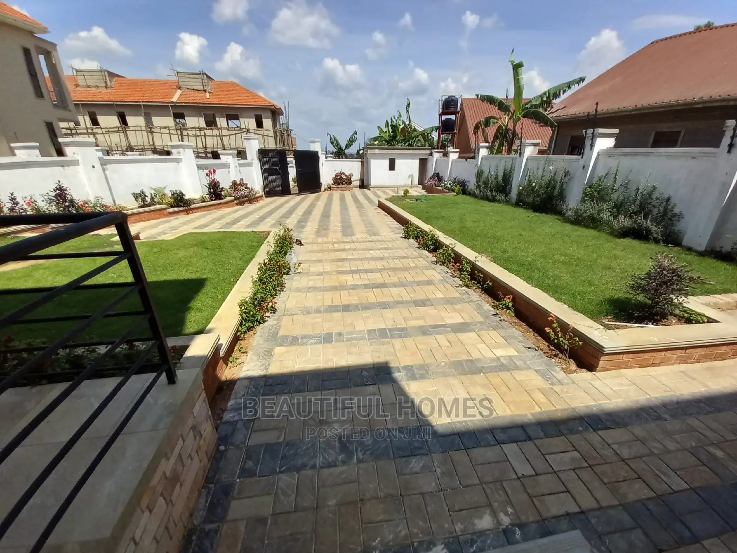 Furnished 6bdrm Duplex in Kira Rich, Central Division for Sale