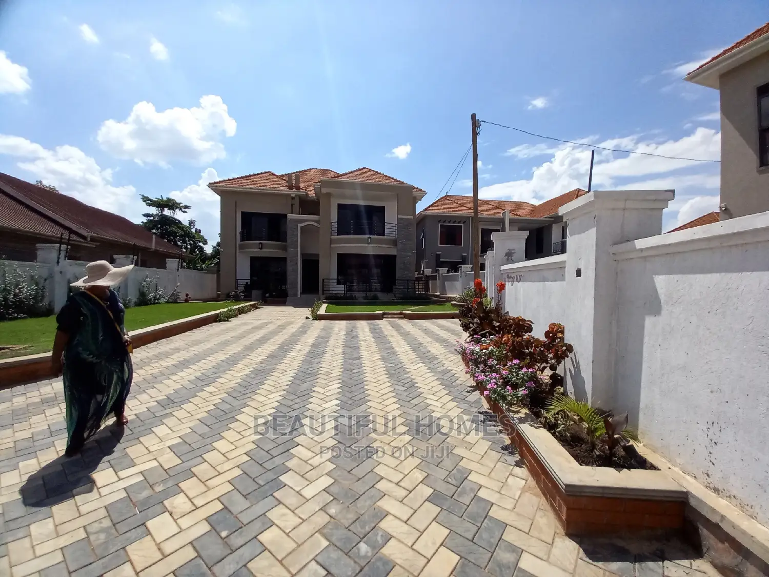 Furnished 6bdrm Mansion in Kira, Central Division for Sale