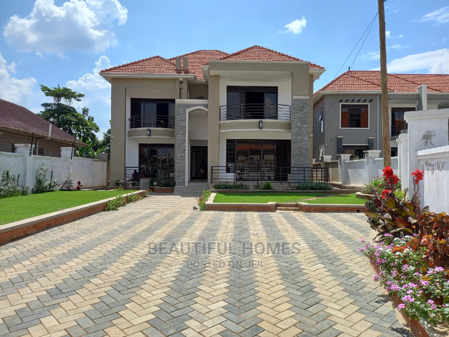 Furnished 6bdrm Mansion in Kira, Central Division for Sale