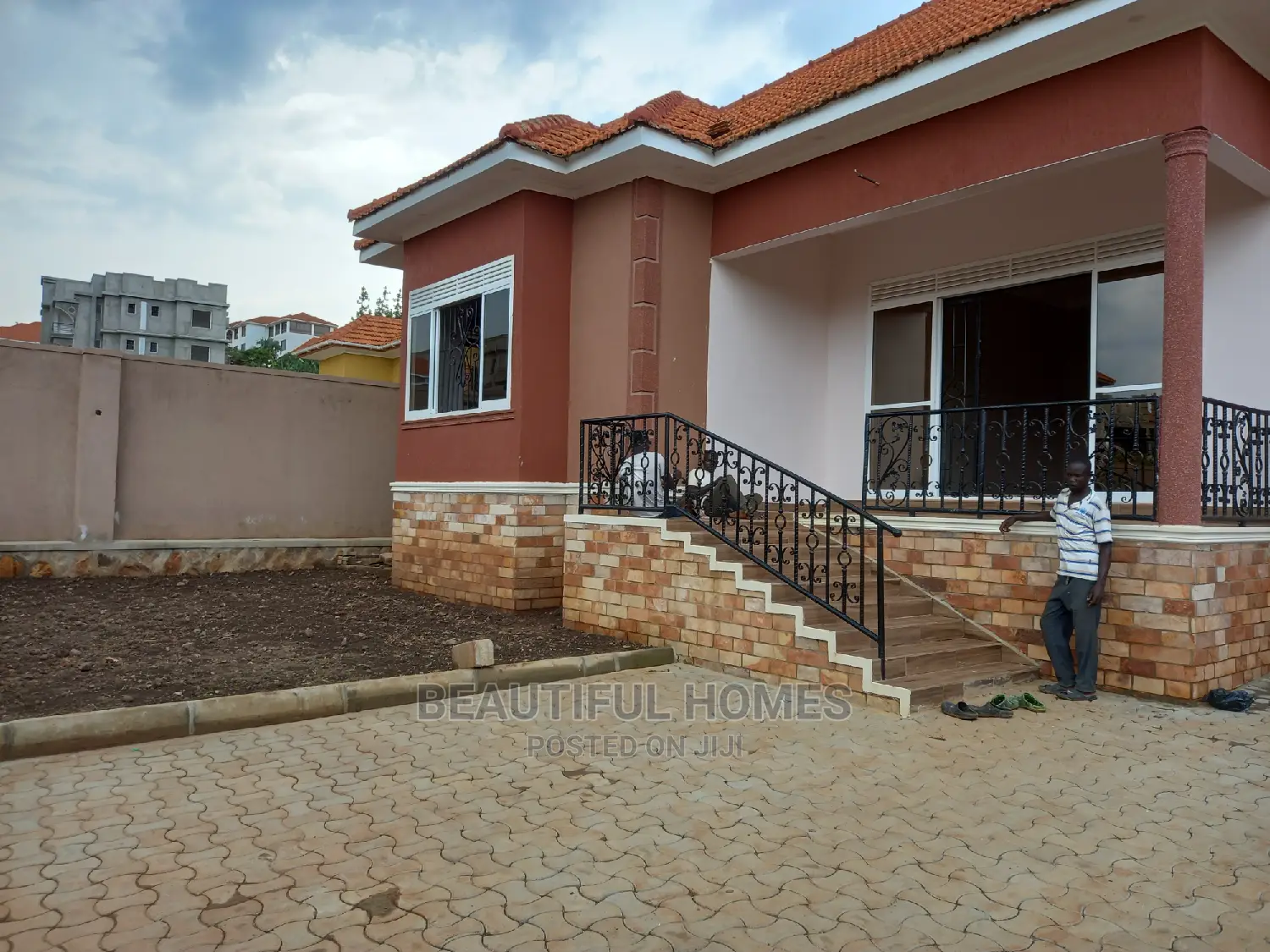 Furnished 4bdrm Mansion in Kira Mamerito, Central Division for Sale