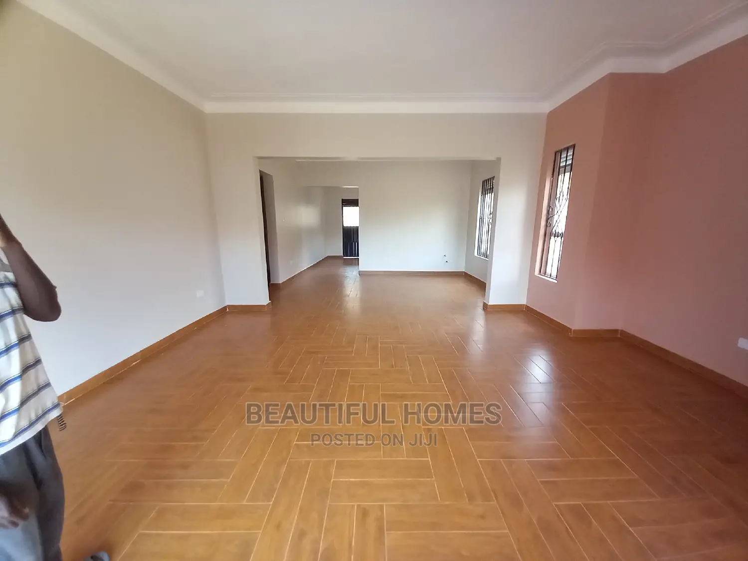 Furnished 4bdrm Mansion in Kira Mamerito, Central Division for Sale