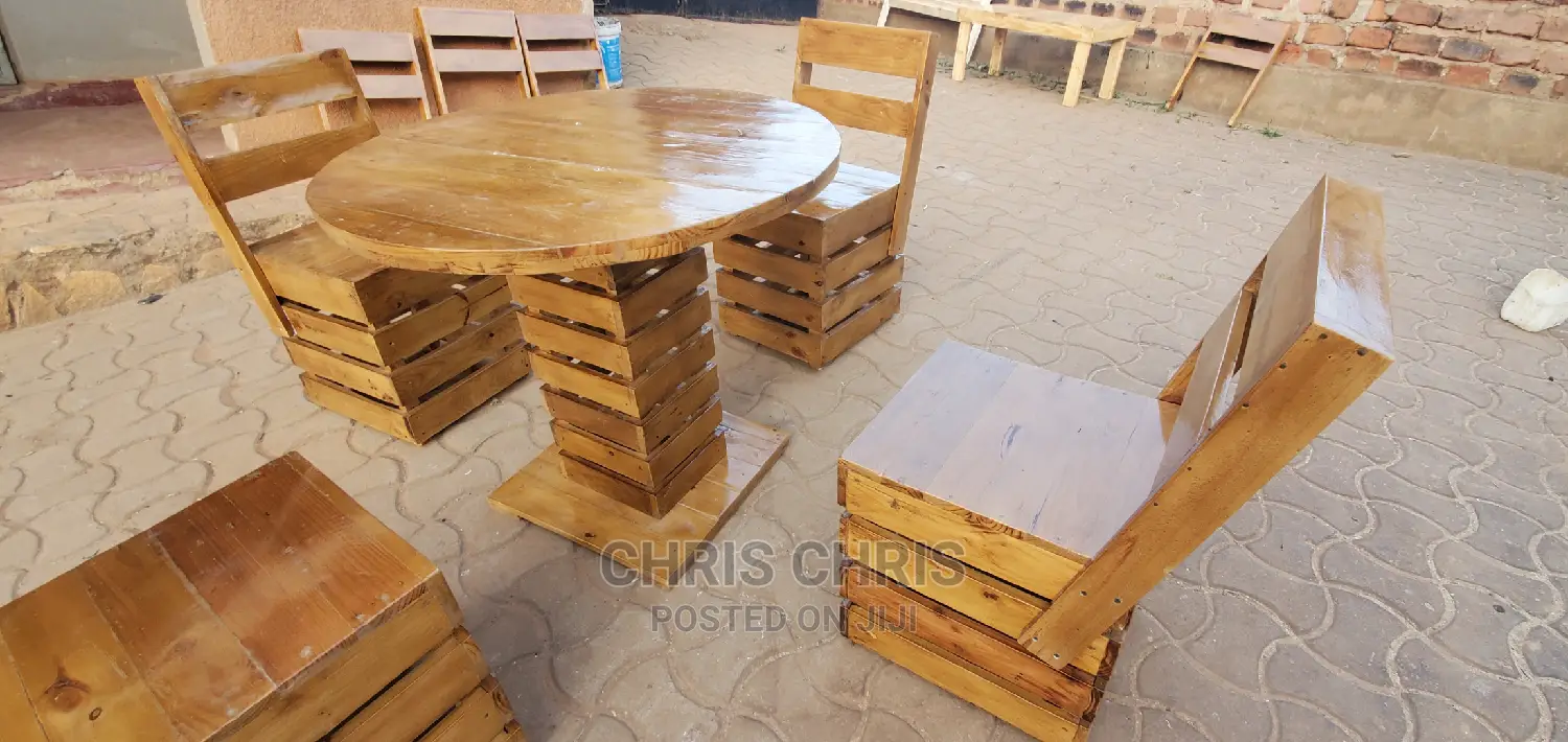 Pallet Bar or Restaurant or Simple Dining Seats