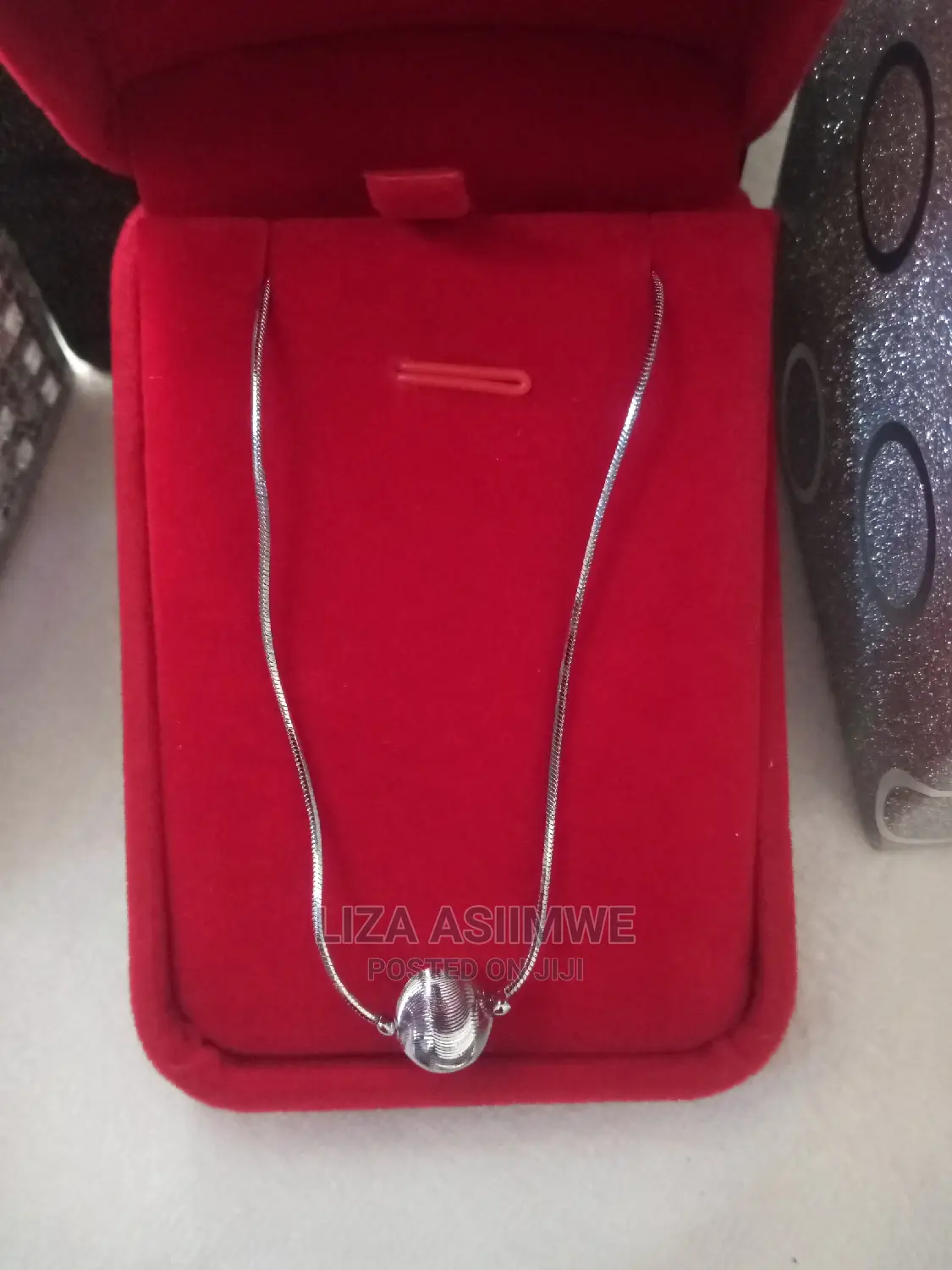 Simple and Unique Necklaces Available With the Gift Box