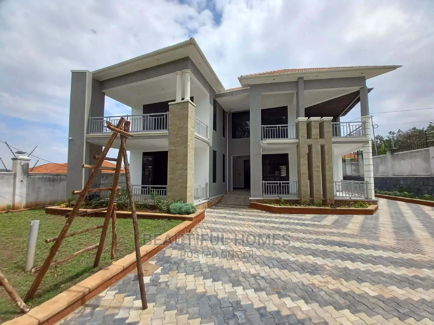 Furnished 6bdrm Mansion in Kiwatule Rich, Nakawa for Sale
