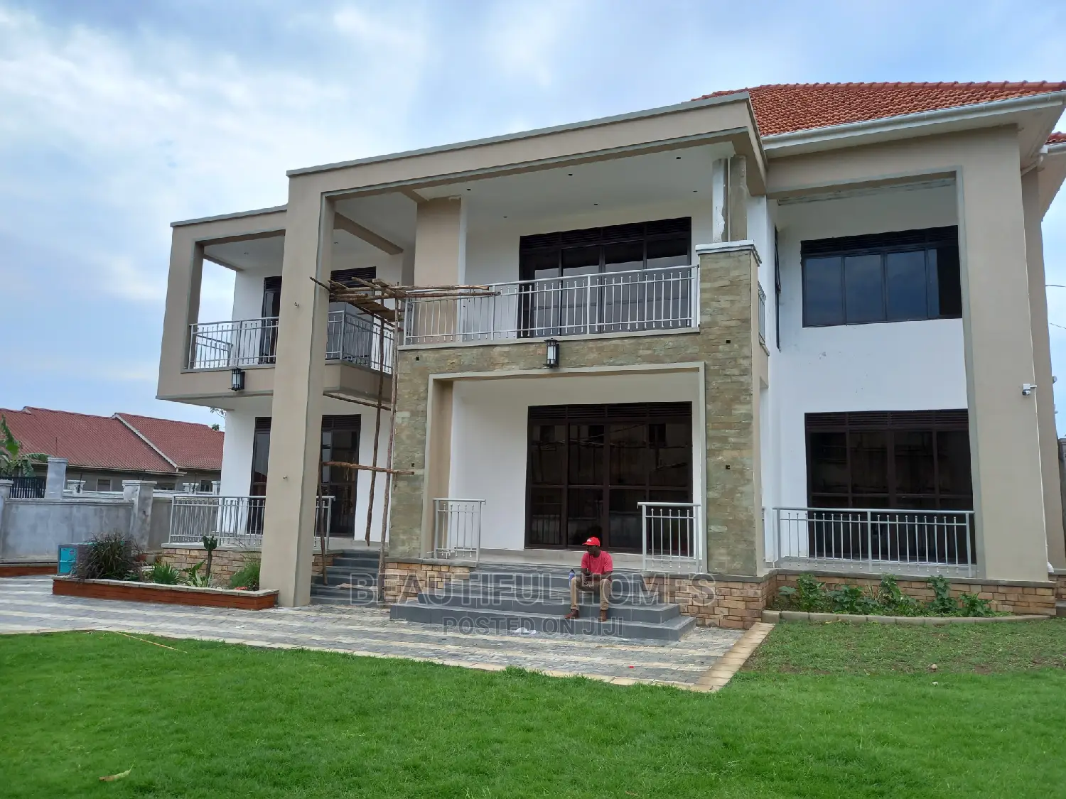Furnished 6bdrm Mansion in Posh Neighborhood, Kira for Sale