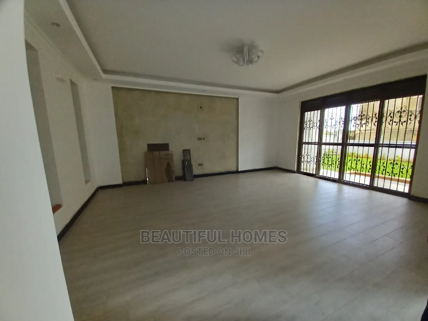 Furnished 6bdrm Mansion in Posh Neighborhood, Kira for Sale