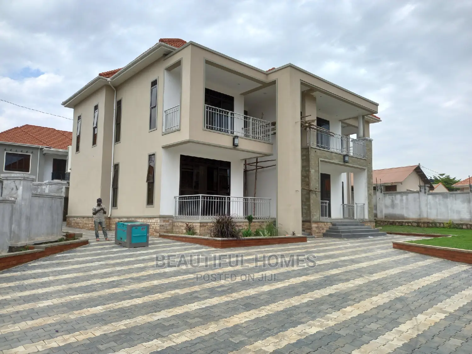 Furnished 6bdrm Mansion in Posh Neighborhood, Kira for Sale