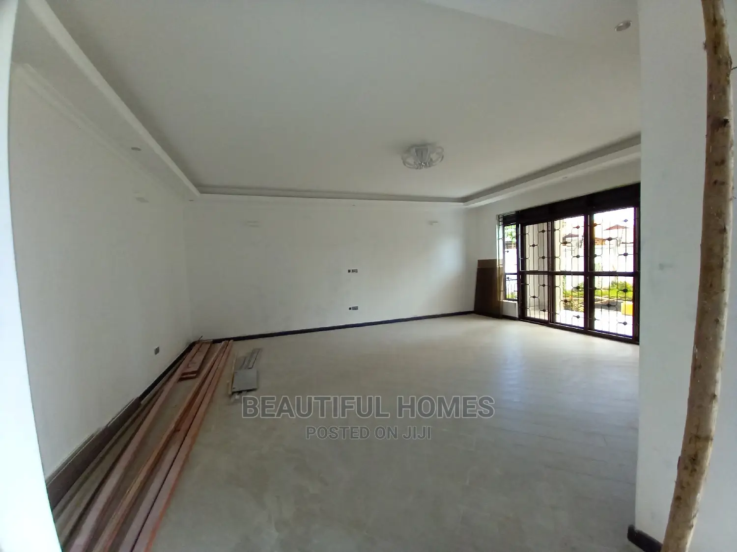 Furnished 6bdrm Mansion in Kira for Sale