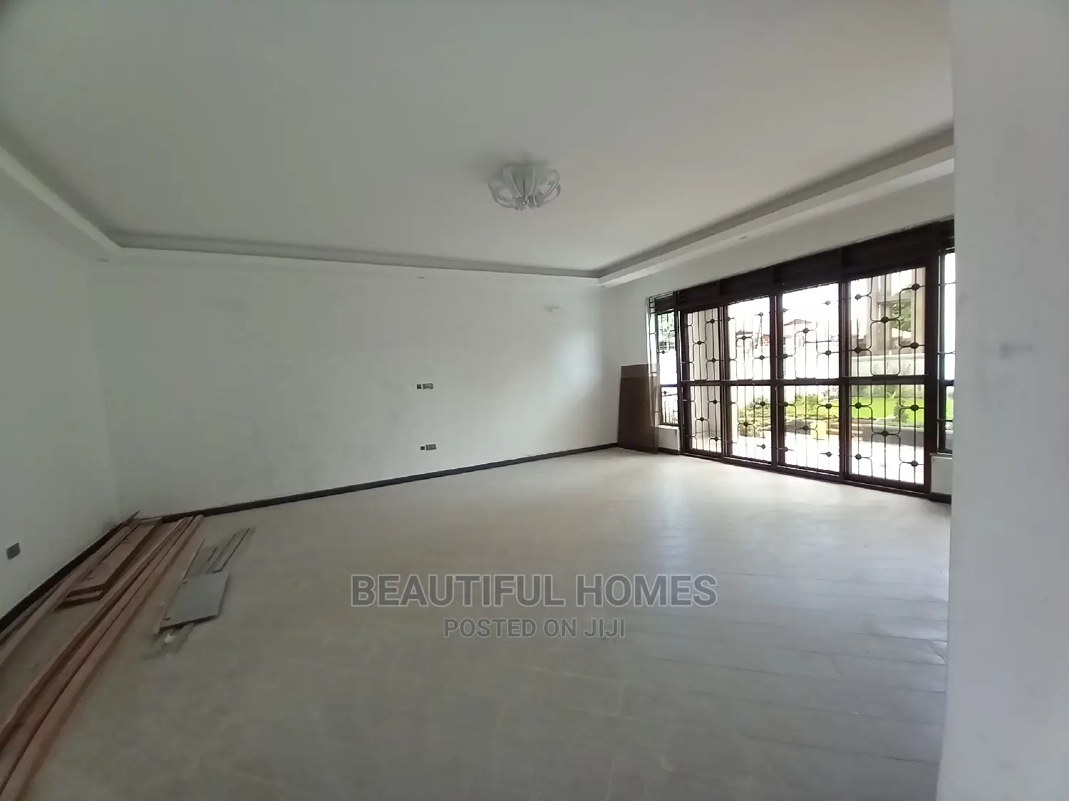Furnished 6bdrm Mansion in Kira for Sale