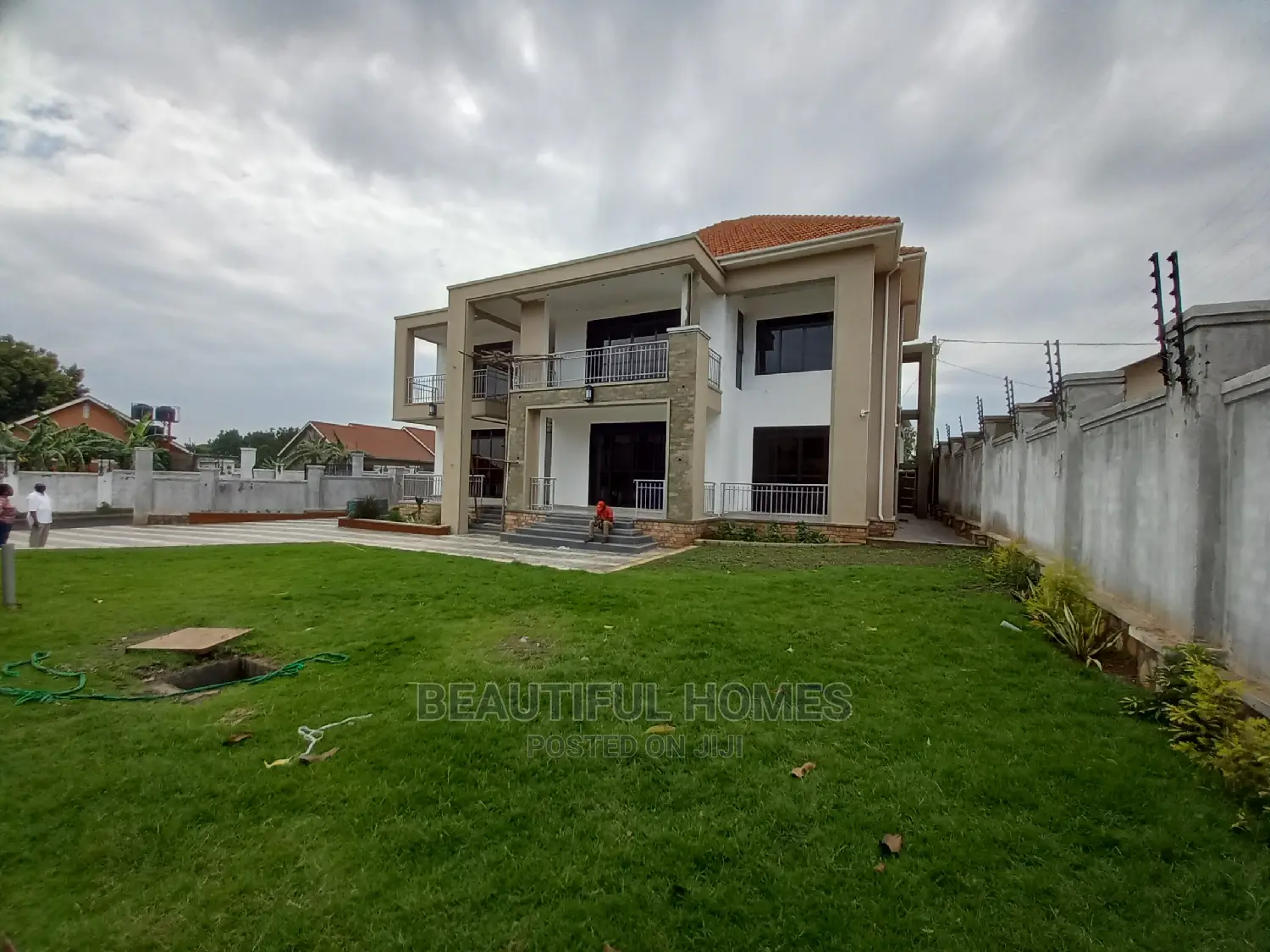 Furnished 6bdrm Mansion in Kira Ministers for Sale