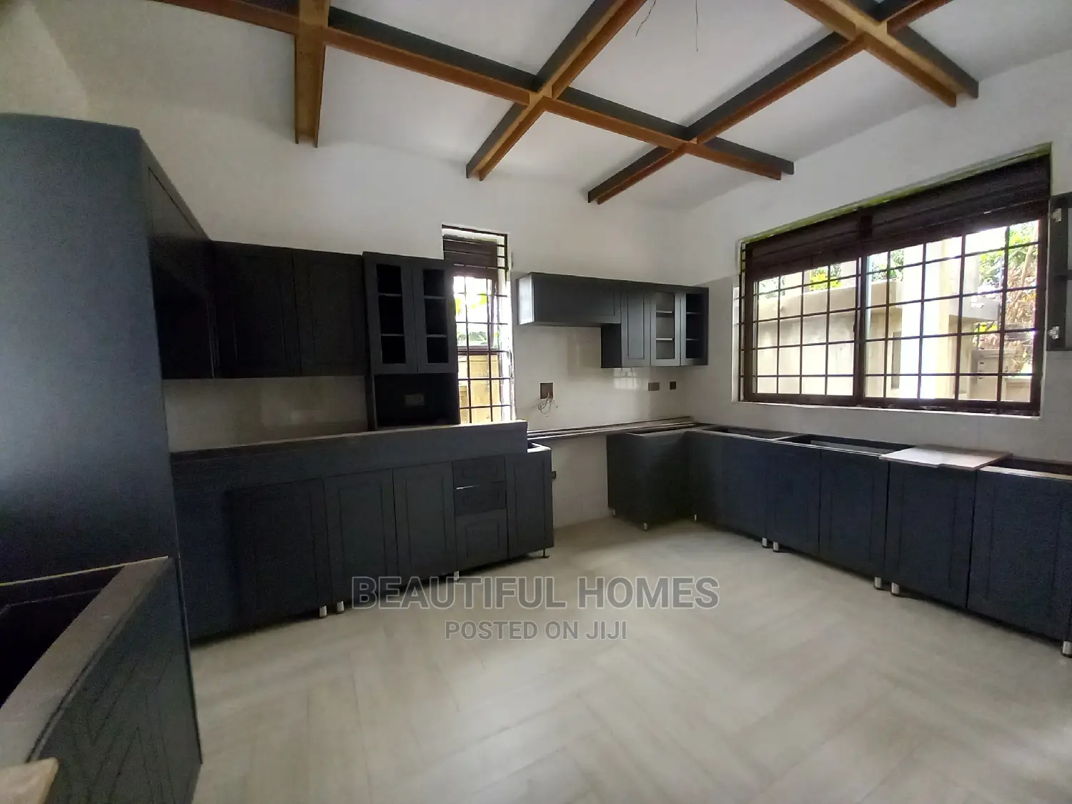 Furnished 6bdrm Mansion in Kira Ministers for Sale