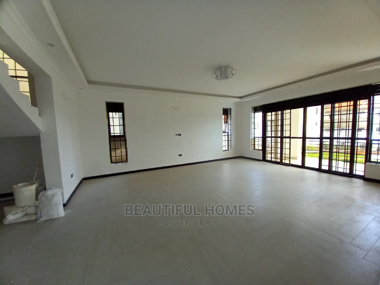 Furnished 6bdrm Mansion in Kira for Sale