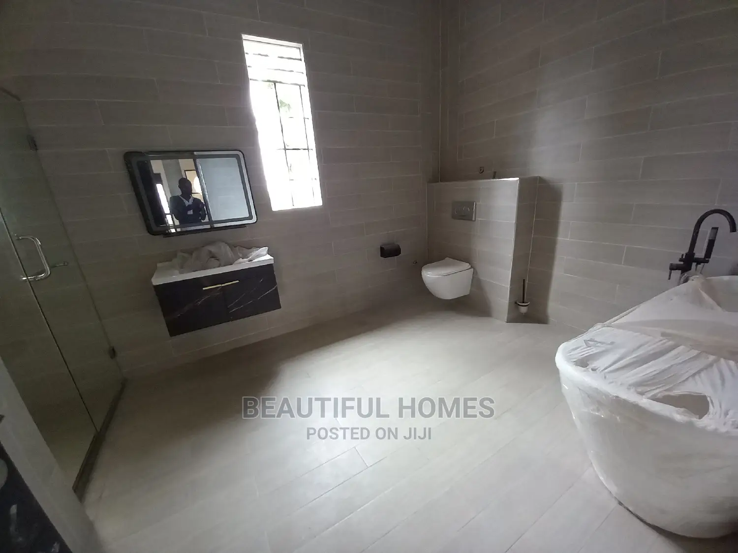 Furnished 6bdrm Mansion in Kira for Sale