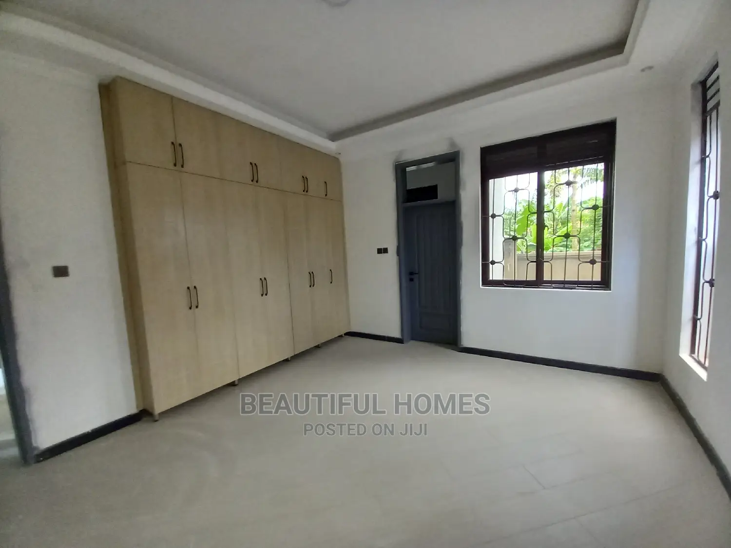 Furnished 6bdrm Mansion in Kira for Sale