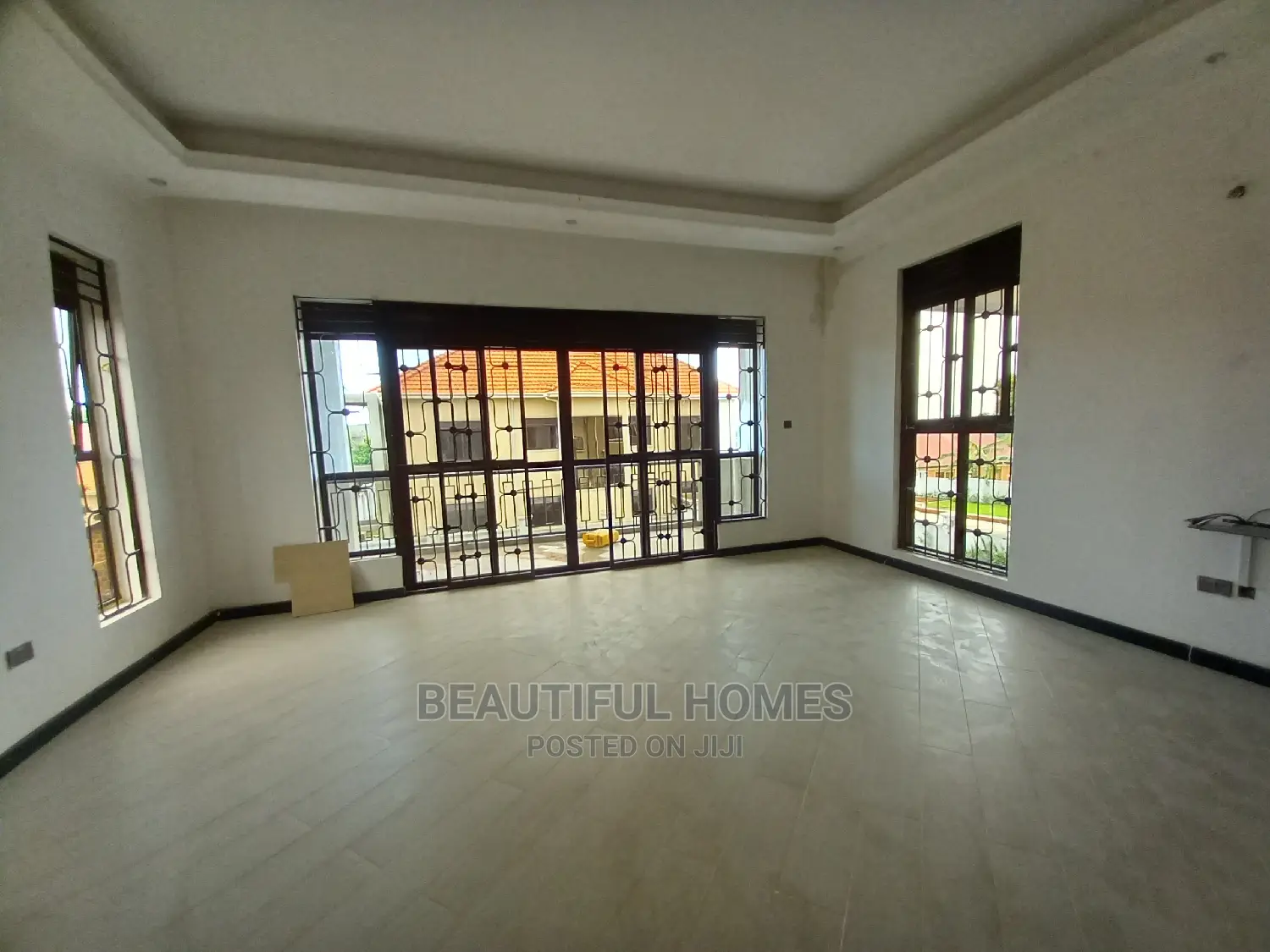 Furnished 6bdrm Mansion in Kira for Sale