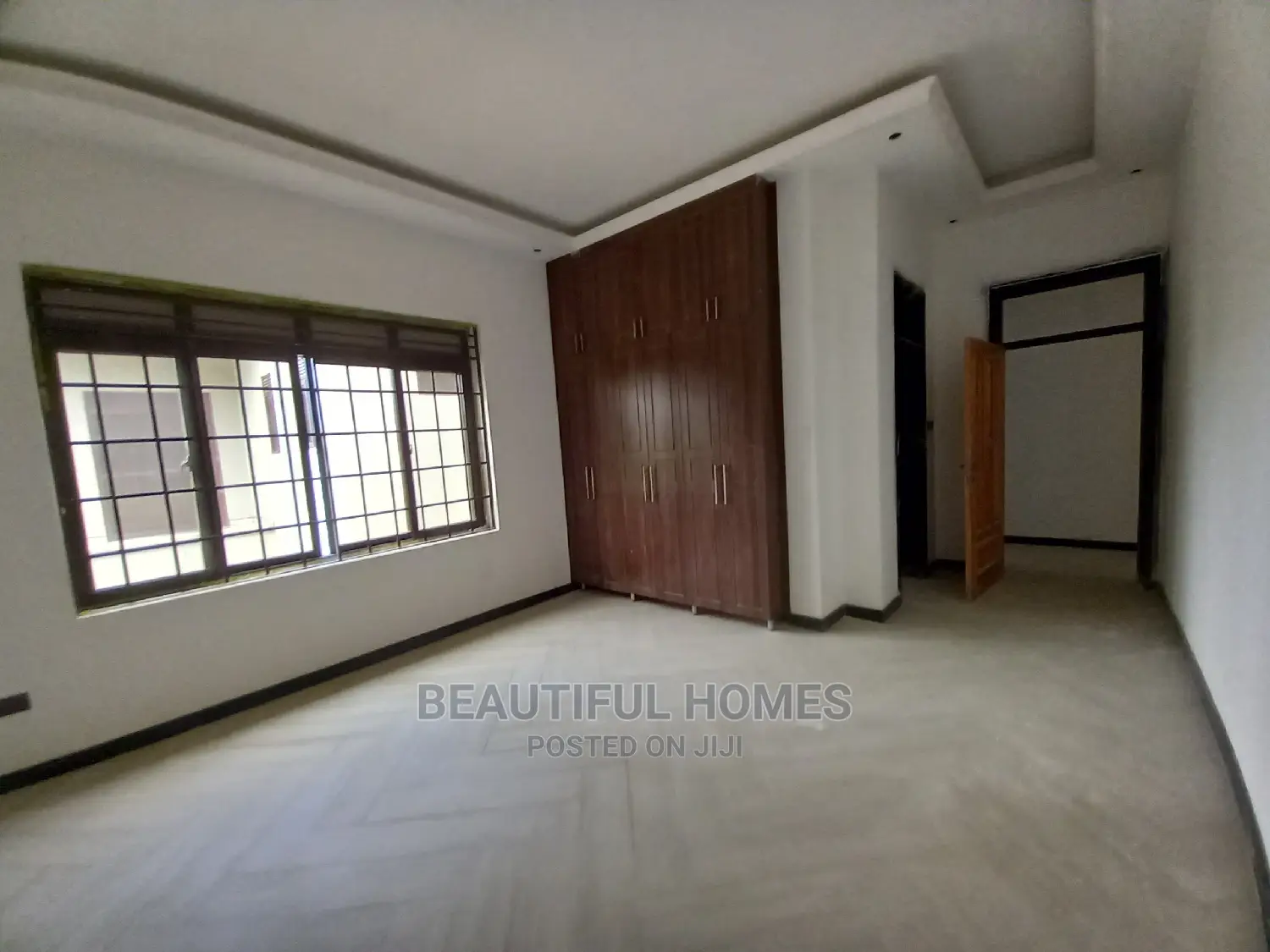 Furnished 6bdrm Mansion in Kira for Sale