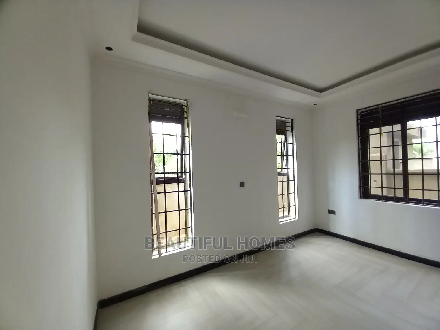 Furnished 6bdrm Mansion in Kira for Sale