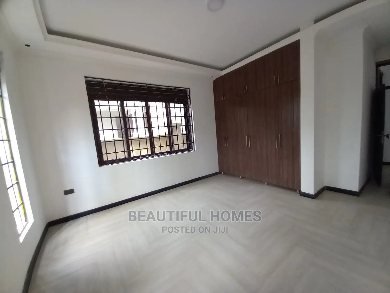 Furnished 6bdrm Mansion in Kira for Sale