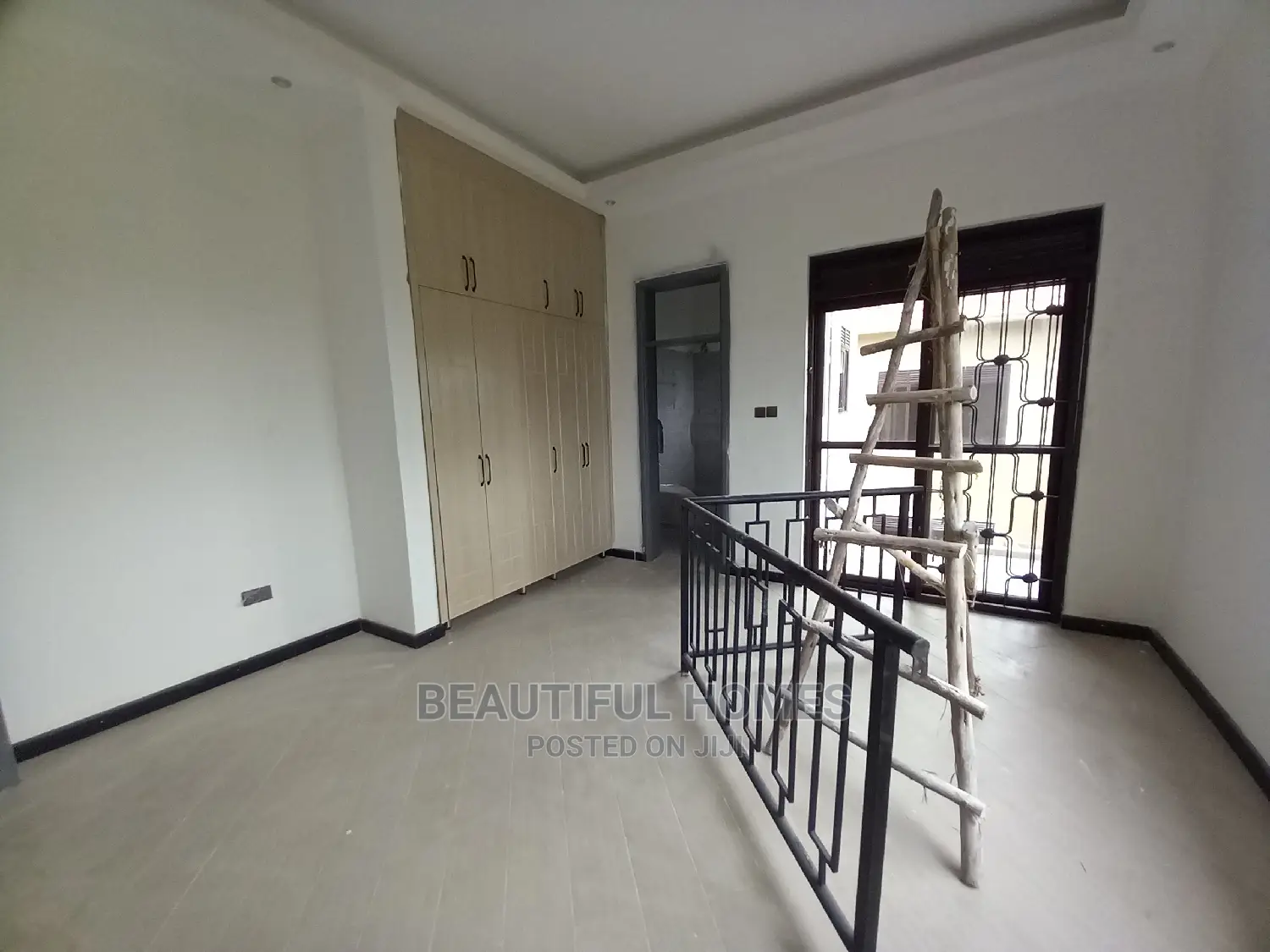 Furnished 6bdrm Mansion in Kira Palace for Sale