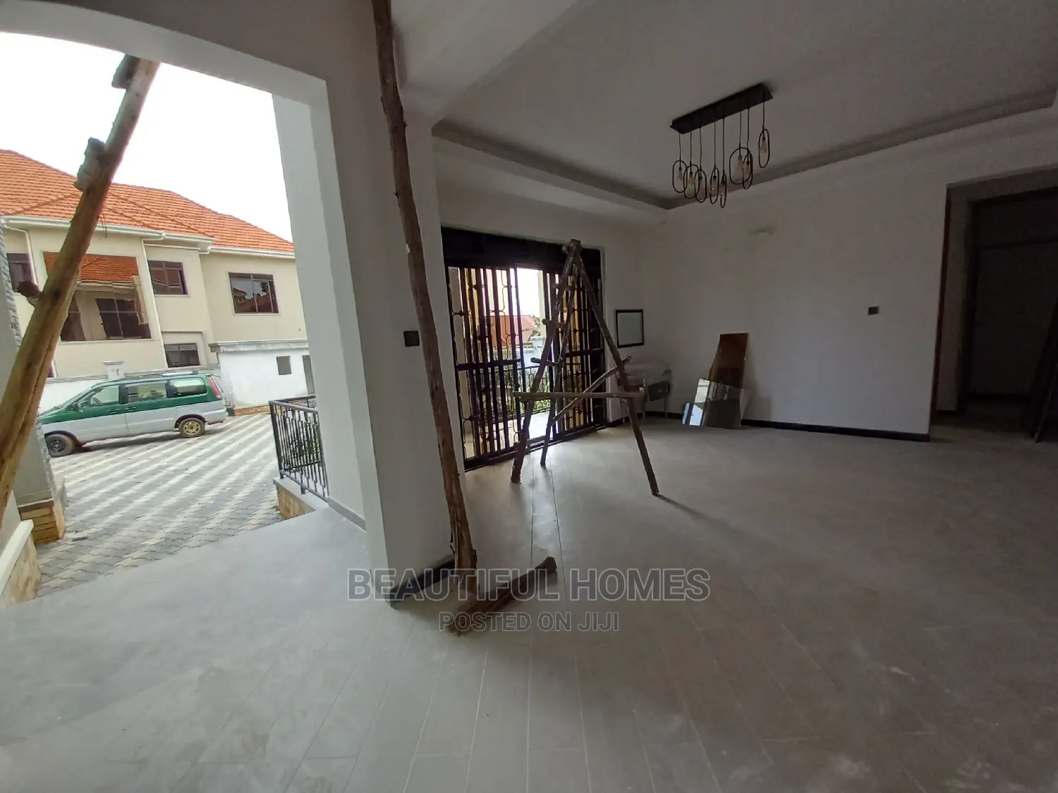 Furnished 6bdrm Mansion in Kira Palace for Sale