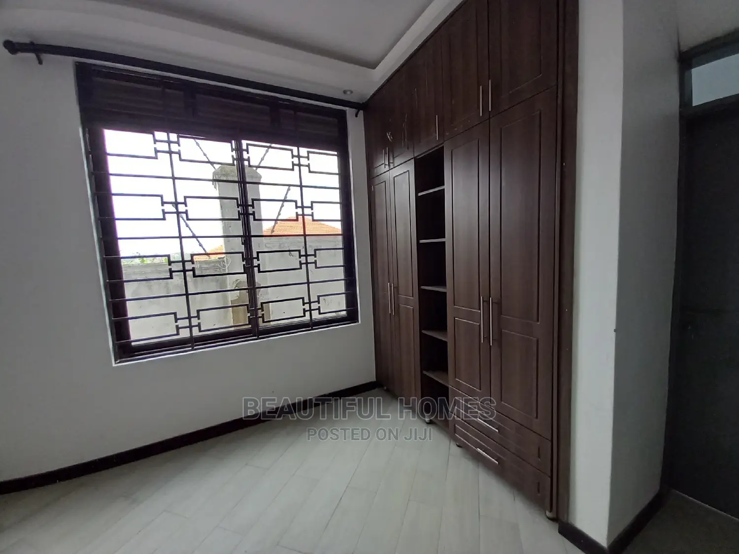 Furnished 6bdrm Mansion in Kira Palace for Sale