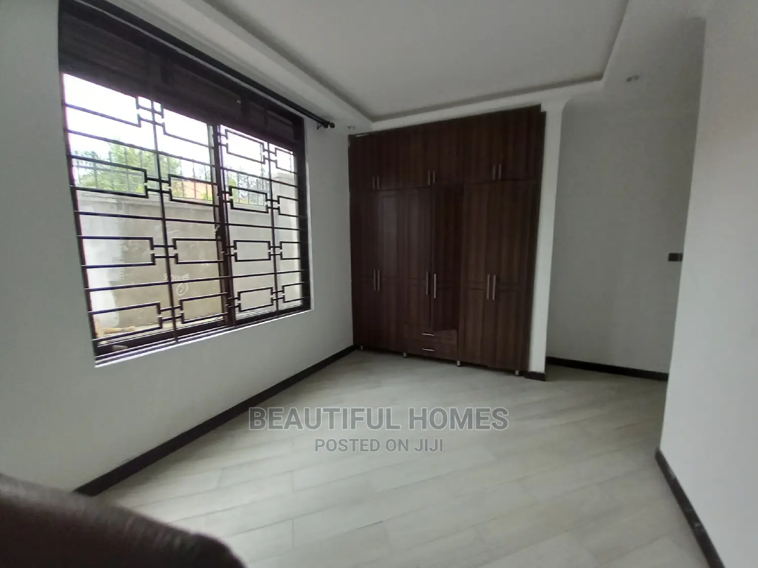Furnished 6bdrm Mansion in Kira Palace for Sale