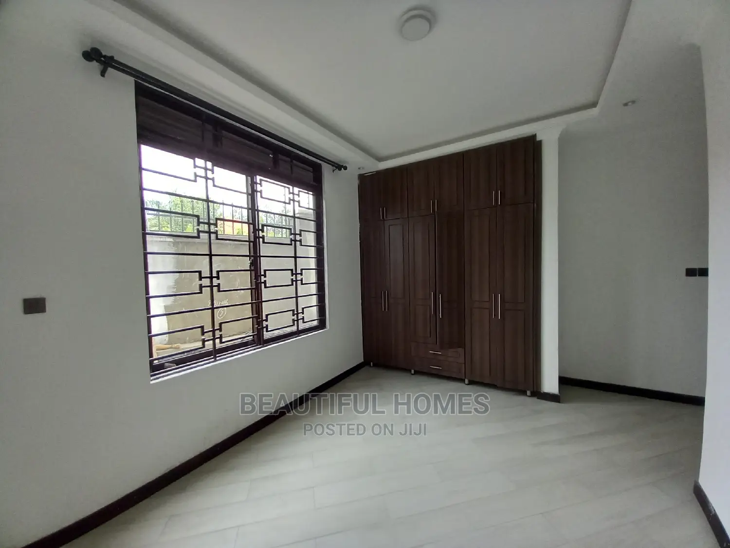 Furnished 6bdrm Mansion in Kira Palace for Sale