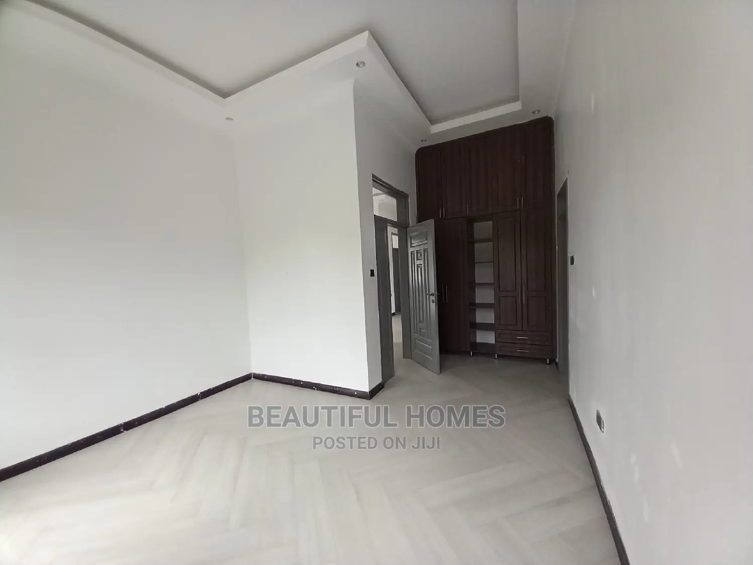 Furnished 6bdrm Mansion in Kira Palace for Sale