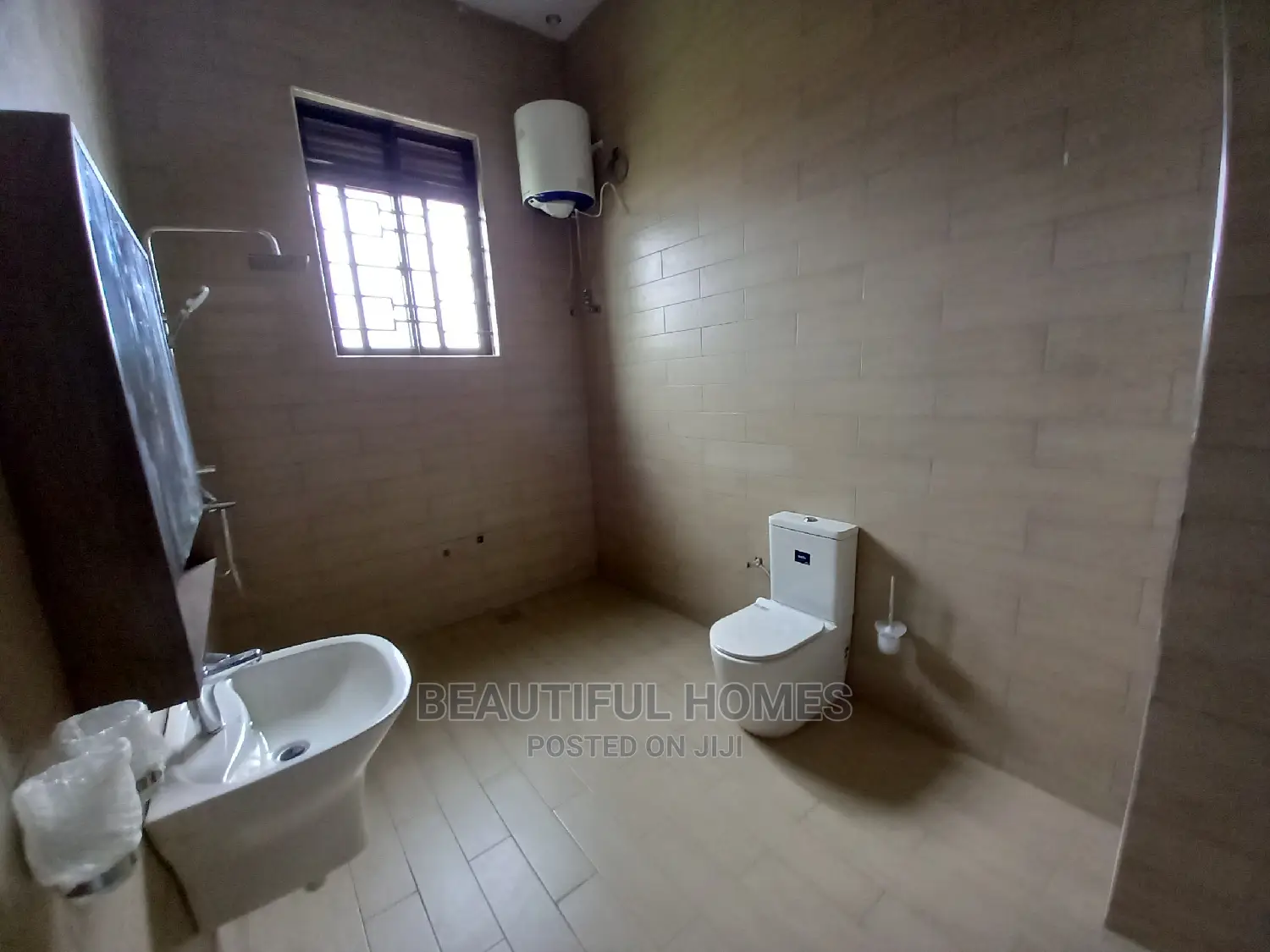 Furnished 6bdrm Mansion in Kira Palace for Sale