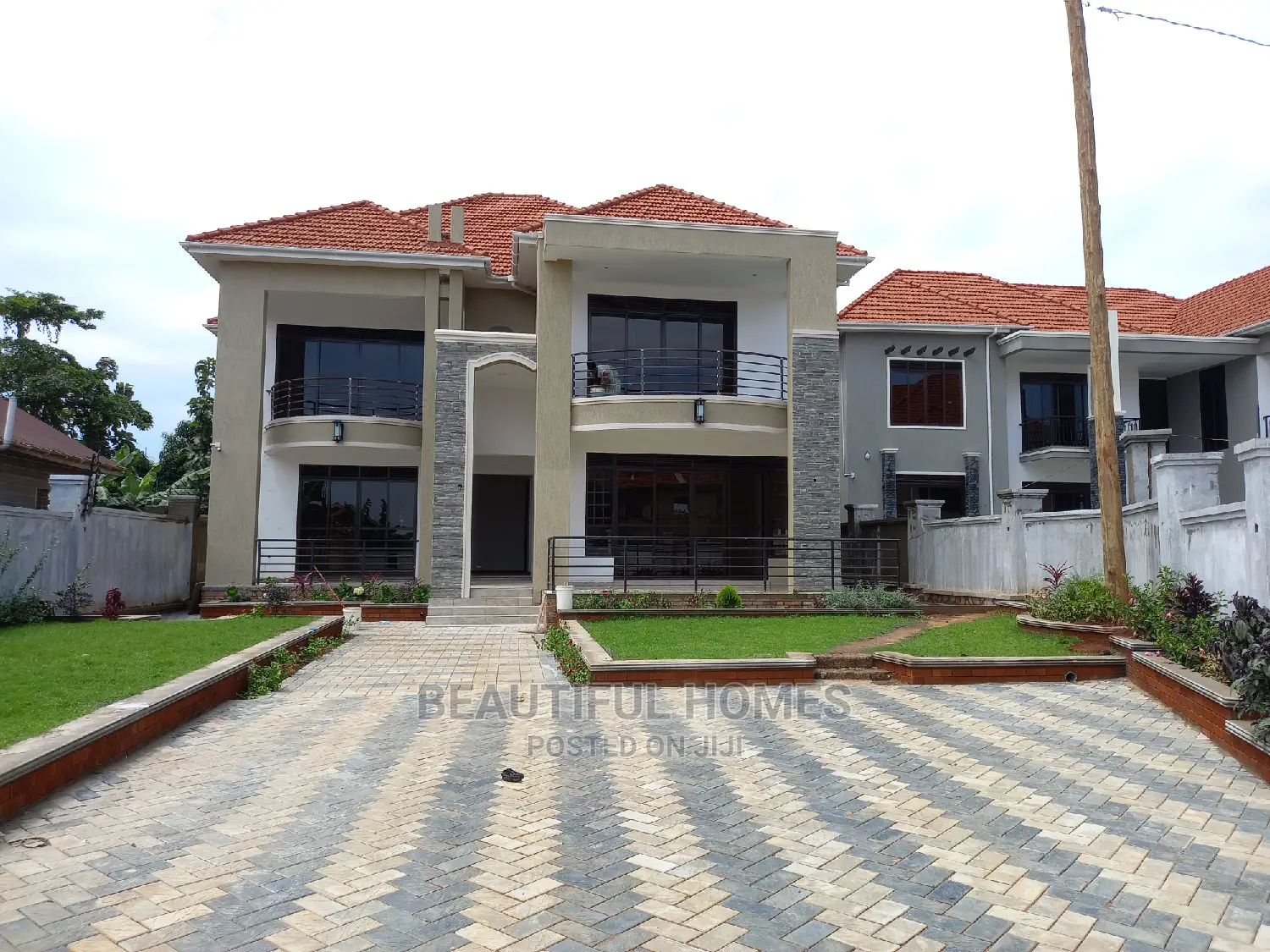 Furnished 6bdrm Mansion in Kira Posh for Sale