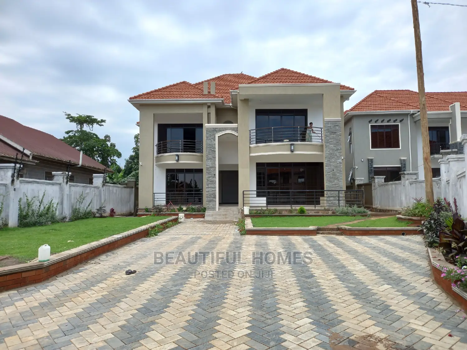 Furnished 6bdrm Mansion in Minister'S Village, Kira for Sale