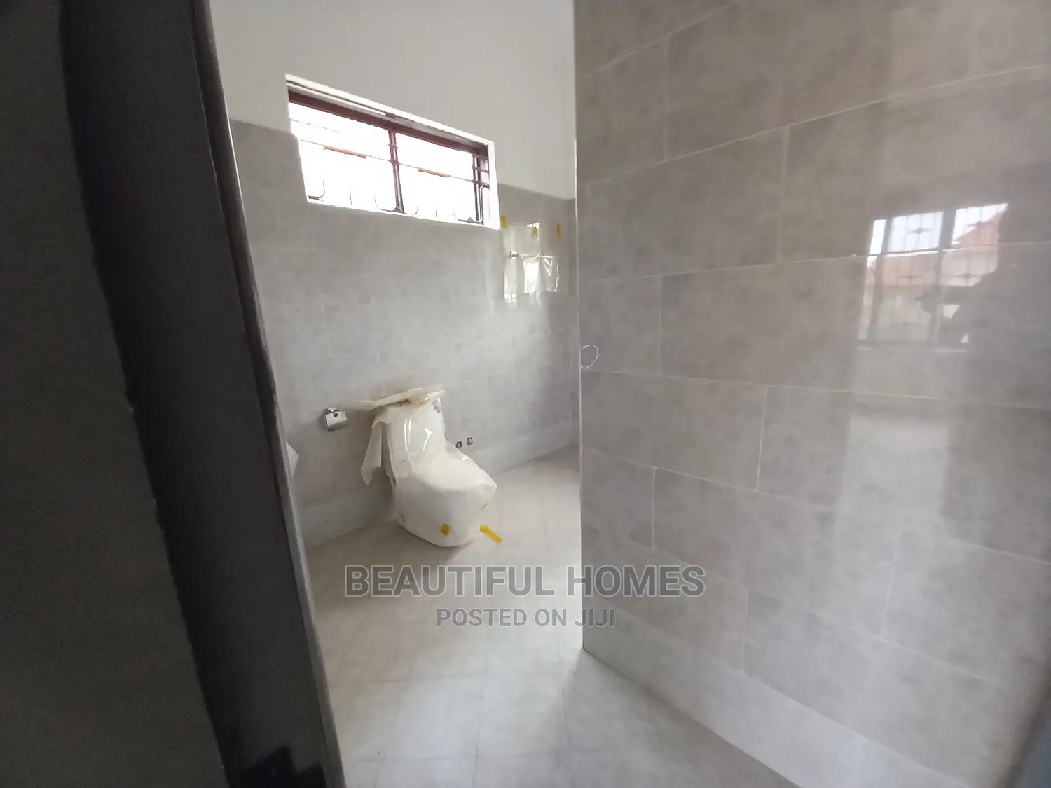 Furnished 6bdrm Mansion in Minister'S Village, Kira for Sale