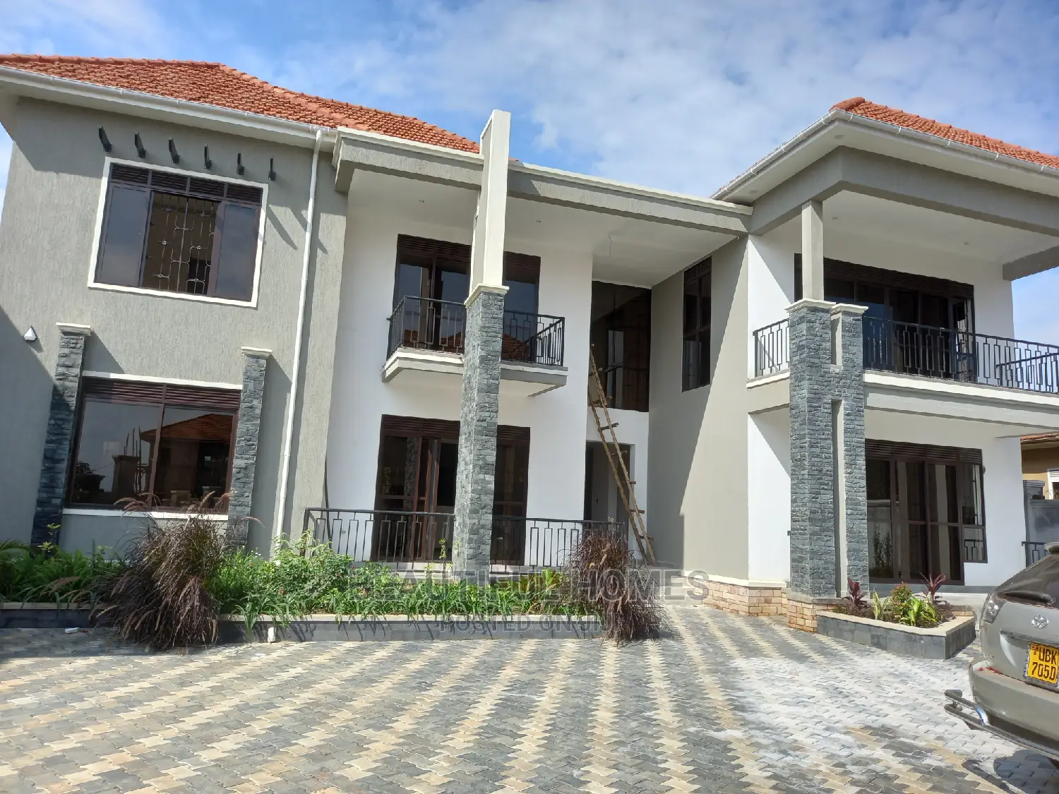 Furnished 6bdrm Mansion in Minister'S Village, Kira for Sale