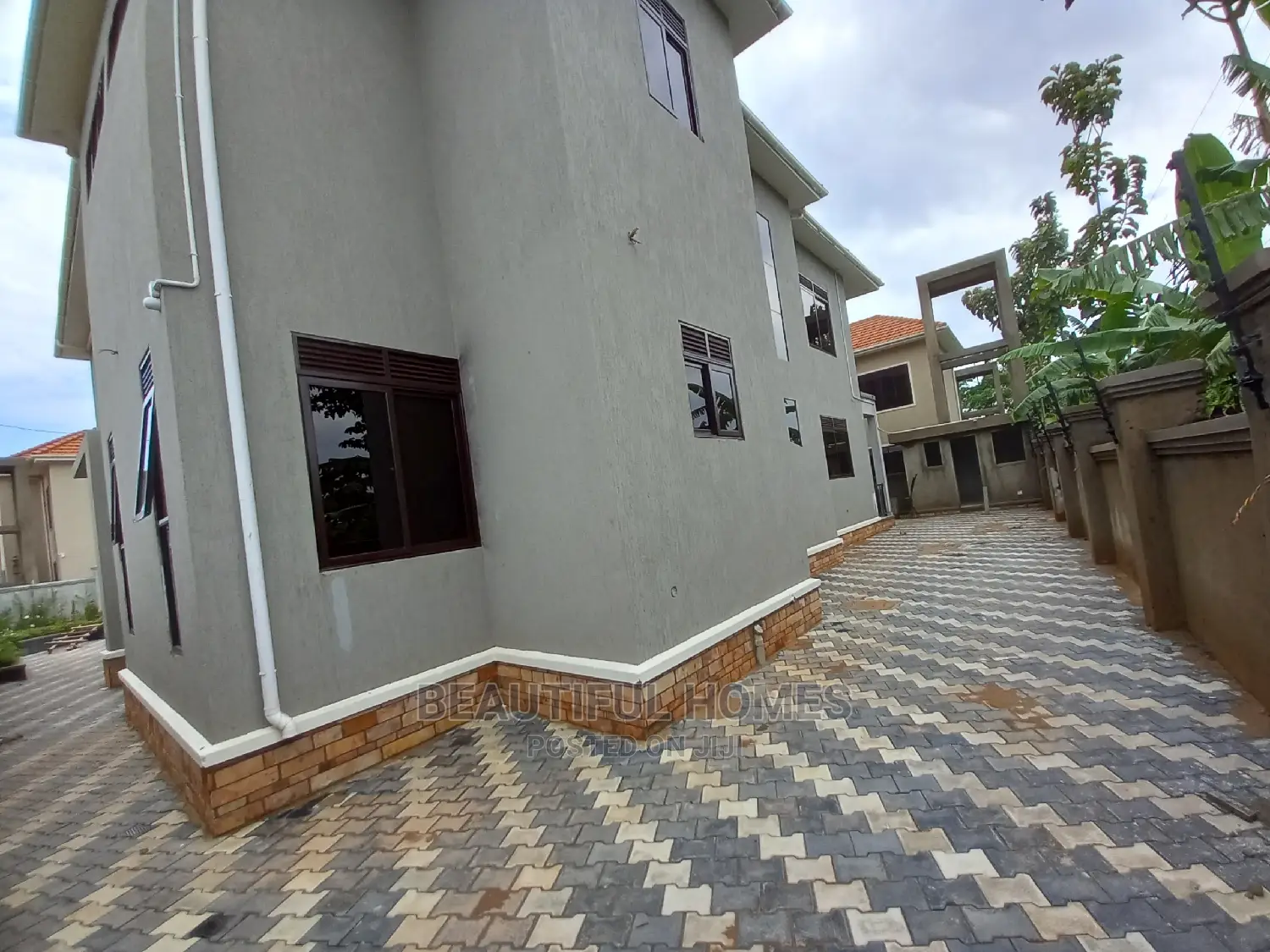 Furnished 6bdrm Mansion in Minister'S Village, Kira for Sale